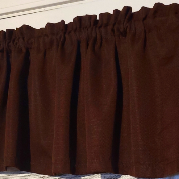 Valance Color Brown in like new condition. - Picture 1 of 2